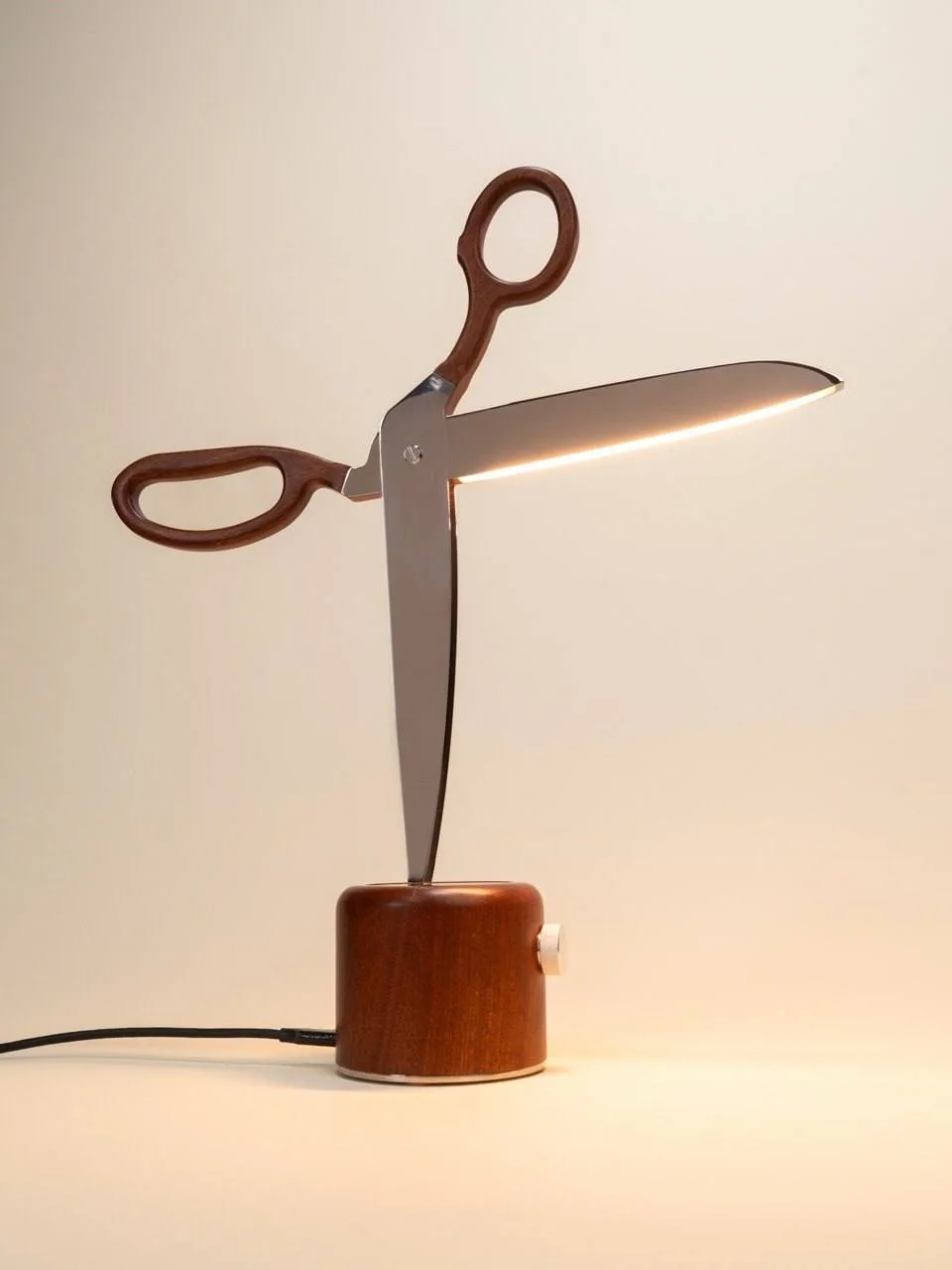 ✂️ Ножницы, которые решили стать лампой