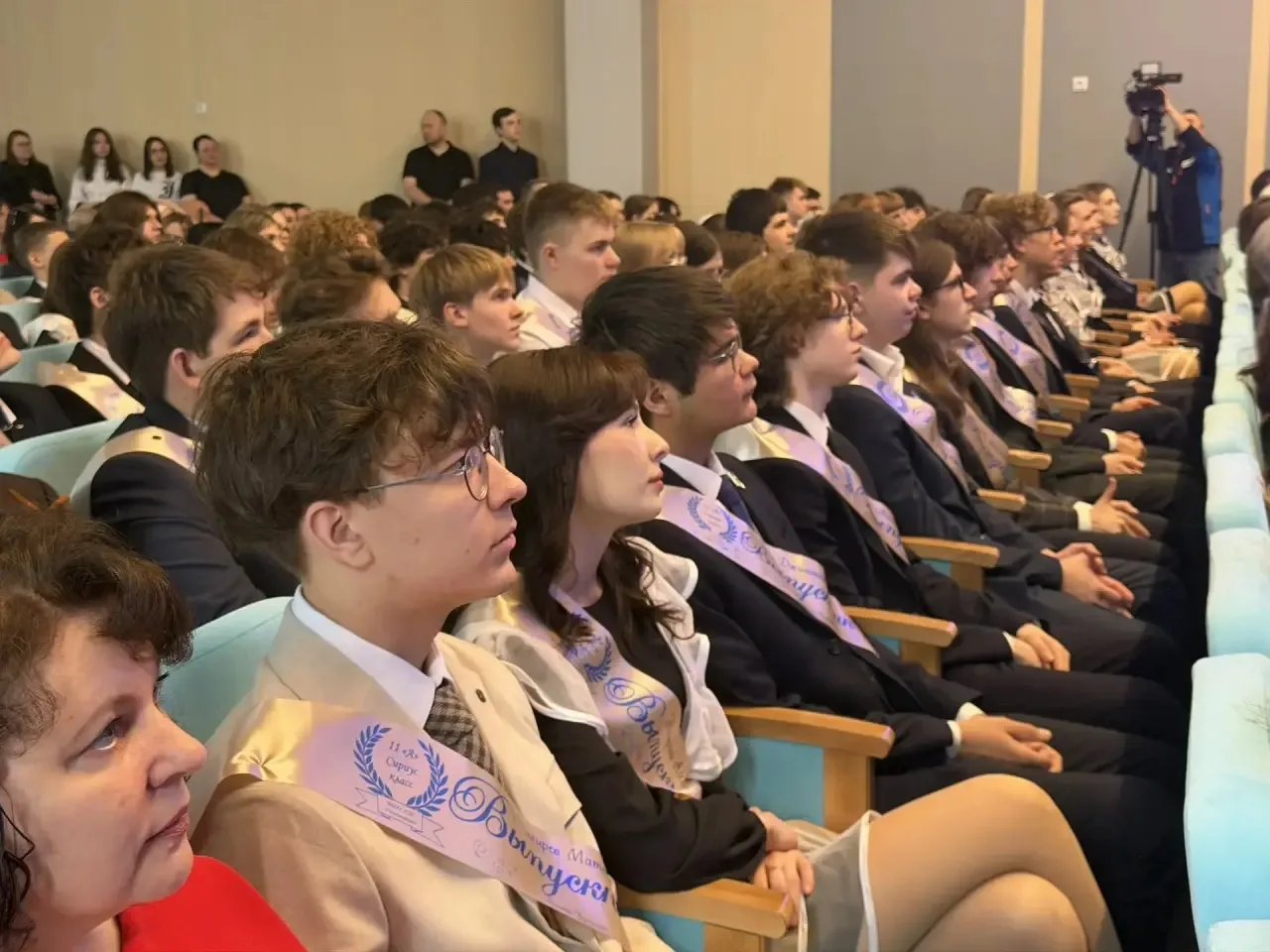 🎓✨ Последний звонок 🔔— праздник прощания и новых надежд! ✨  Сегодня в нашей школе состоялся один из 
