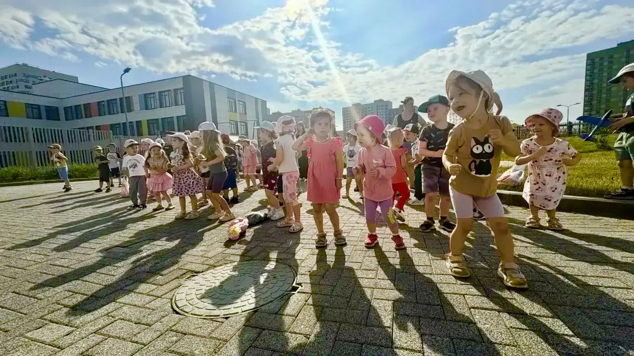 ☀️ Что может быть лучше летнего утра и бодрой зарядки под музыку? 🎶

В наших дошкольных группах каж