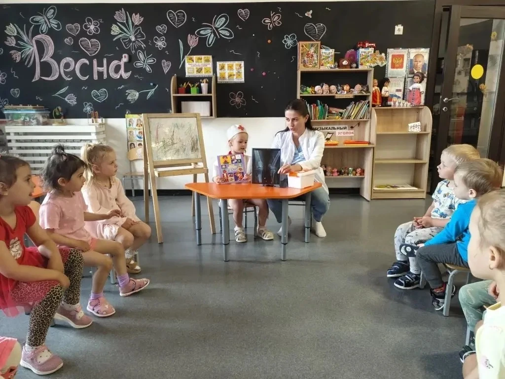 В группе "Почемучки" прошла увлекательная встреча с врачом - рентгенологом Каниной Анас...