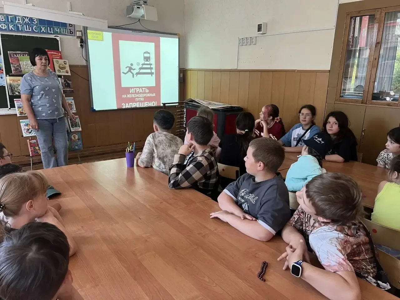 15 июня в пришкольном лагере "Радуга" при МБОУ СОШ 30 (Ларцевы Поляны 11) утро началось с торжествен