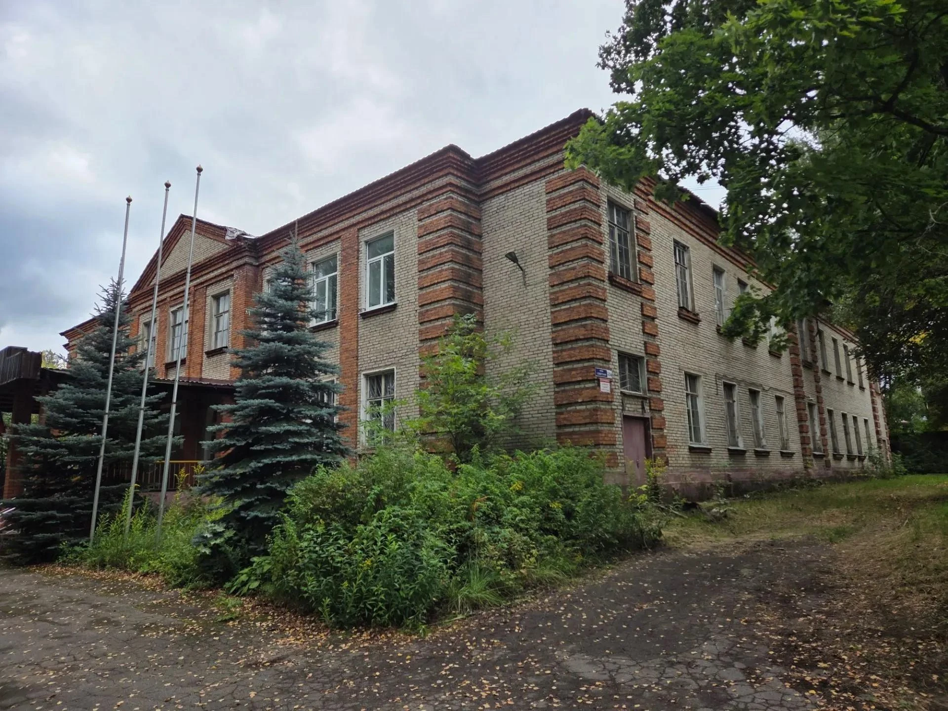 В корпусе № 5 гимназии Тарасовка продолжаются работы по капитальному ремонту. Сейчас на...
