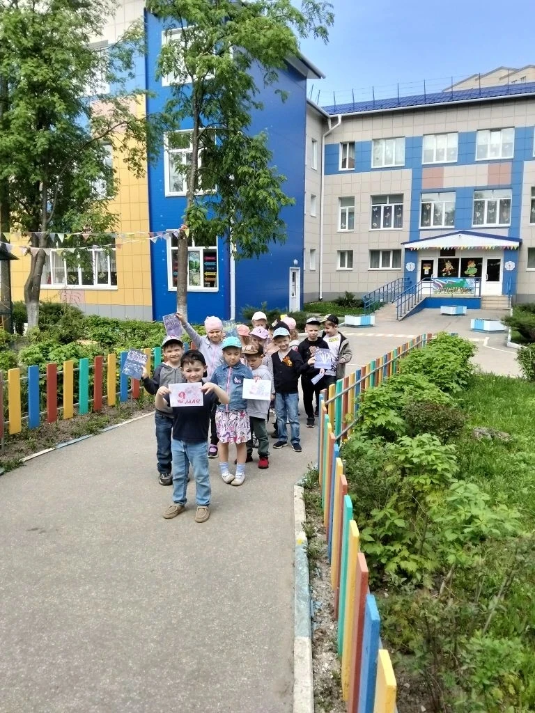 В преддверии  "Дня Победы"  дети группы 8 "Буратино" всю неделю слушали рассказы о важн...