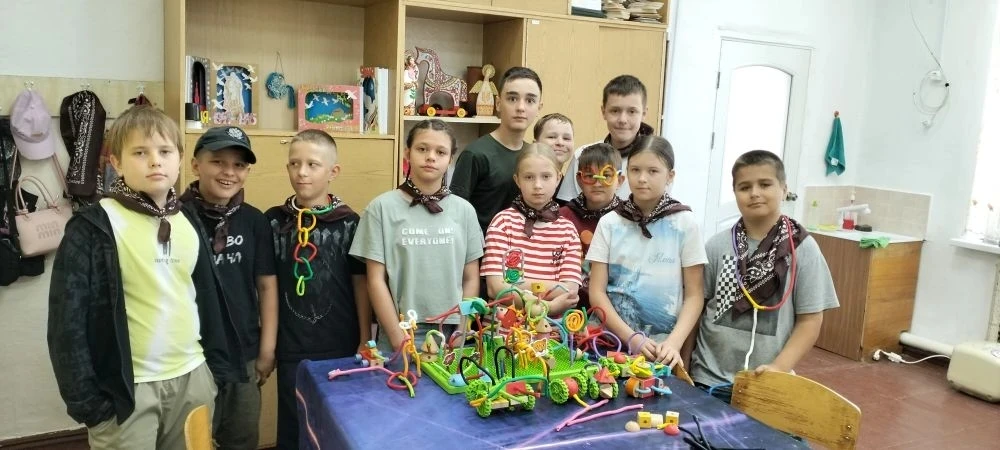 Сегодня в центре событий оказались юные таланты, погруженные в мир творчества и познания. В преддвер