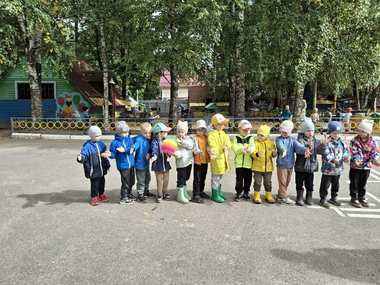 На днях наш уличный участок превратился в настоящую спортивную арену. Под чутким руково...