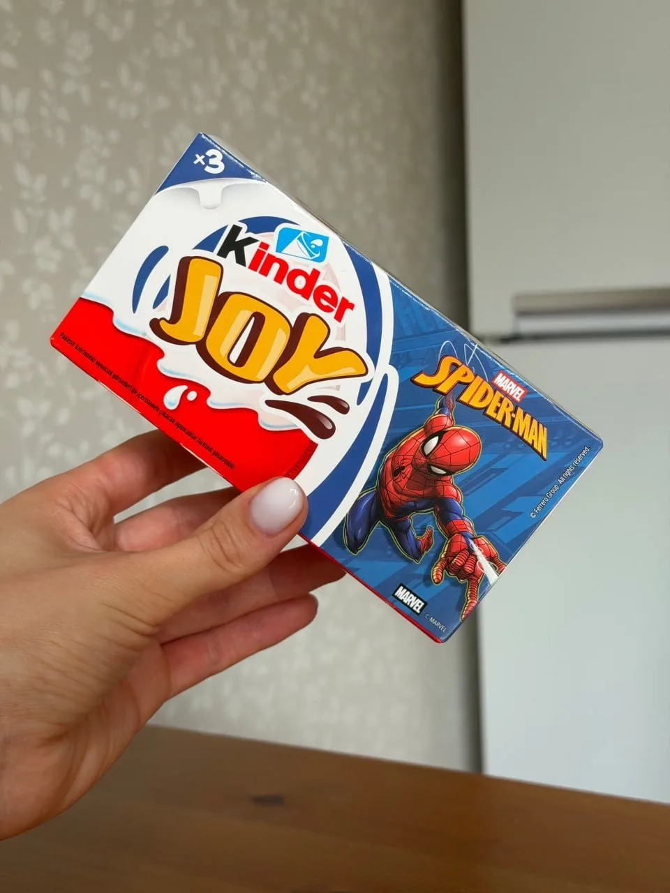 🔥 В России появился Kinder Joy с ЧЕЛОВЕКОМ-ПАУКОМ 

Новинка уже доступна в локальных магазинах и на
