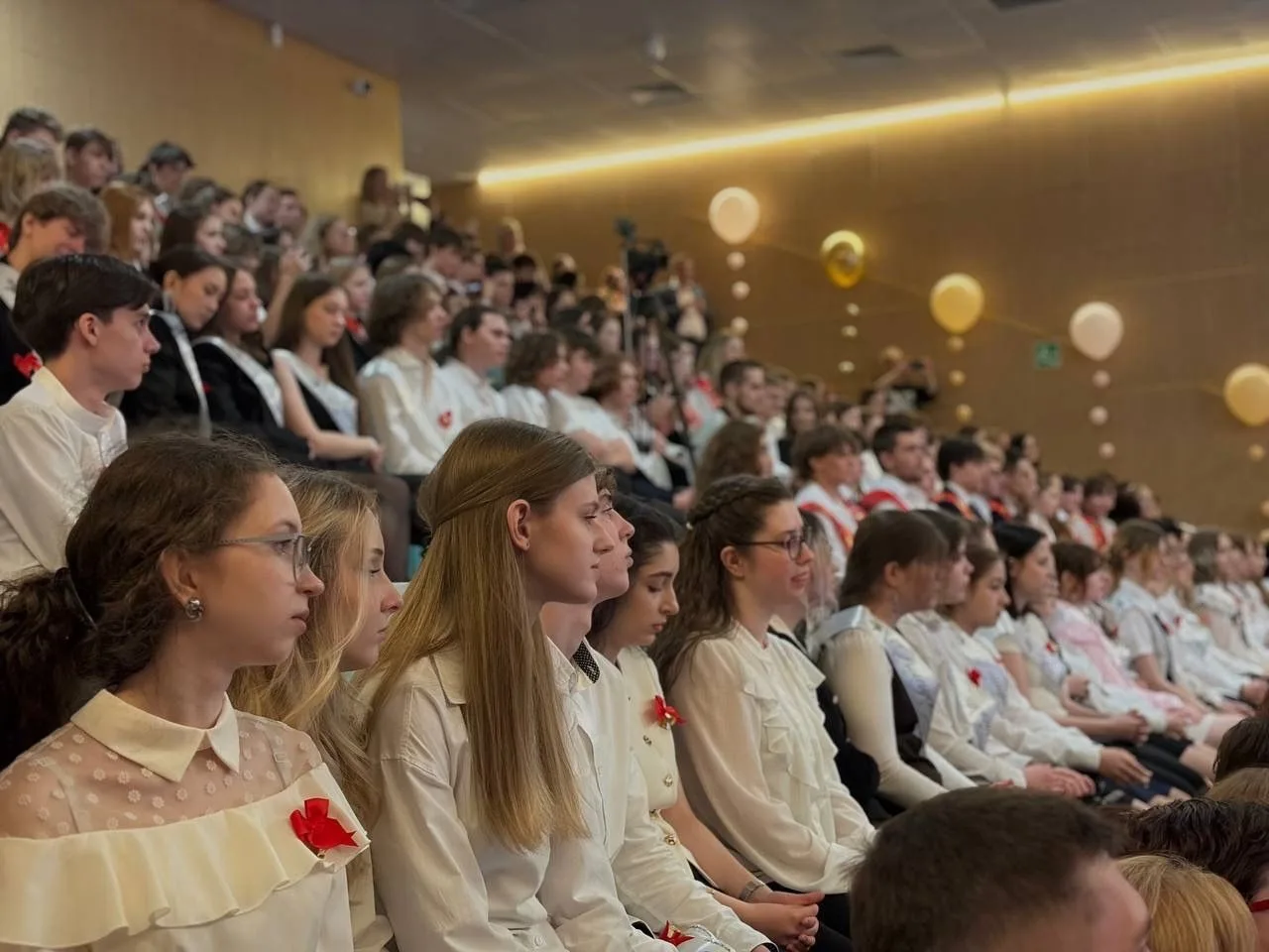 💫 Последний звонок: прощание со школой и шаг в будущее  ⭐ В нашей школе прозвучал последний звонок д