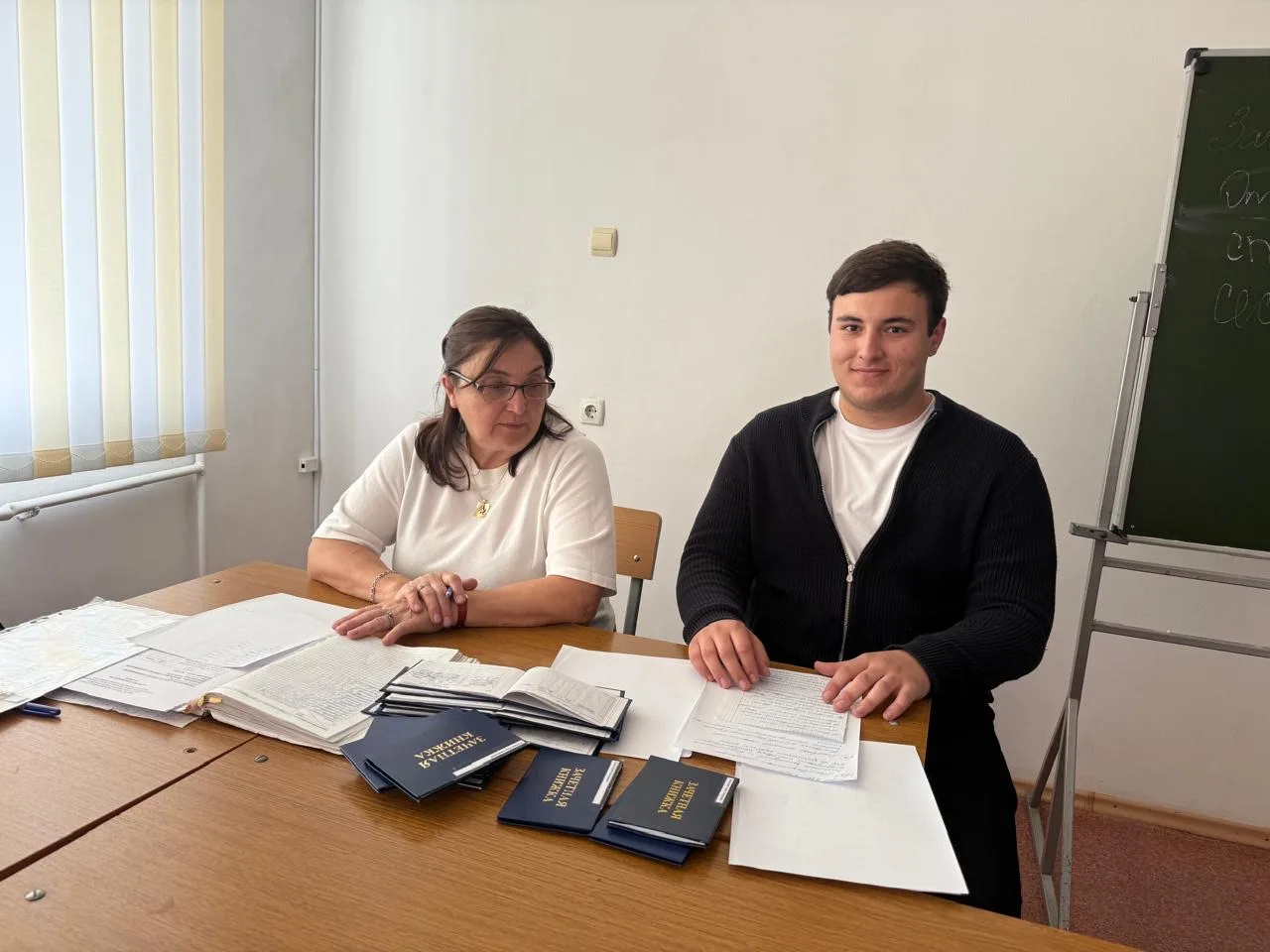 📚✨ От сессии до сессии живут студенты весело…