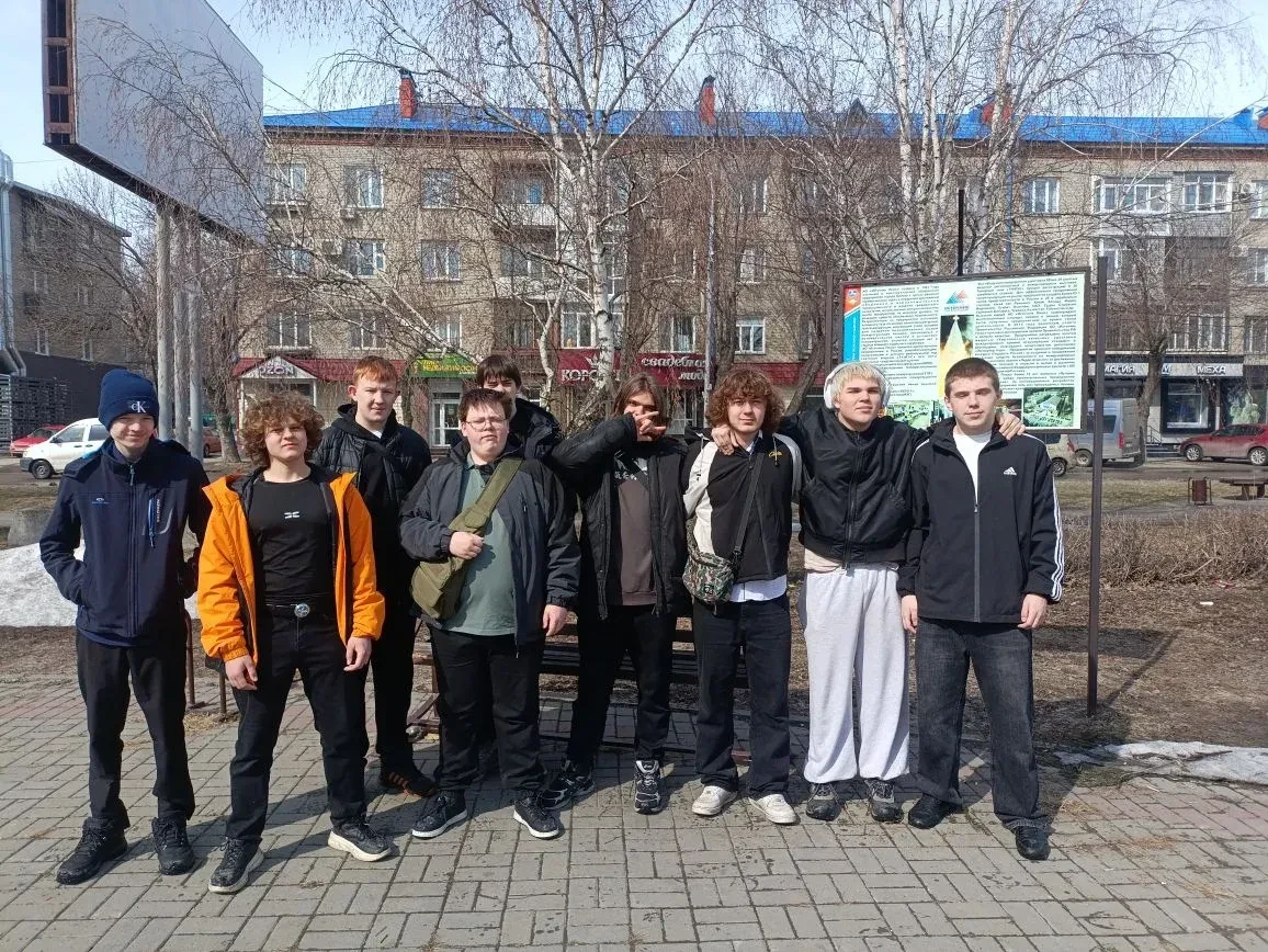9Б класс с классным руководителем Поповой С.А. в парке Петра 1.