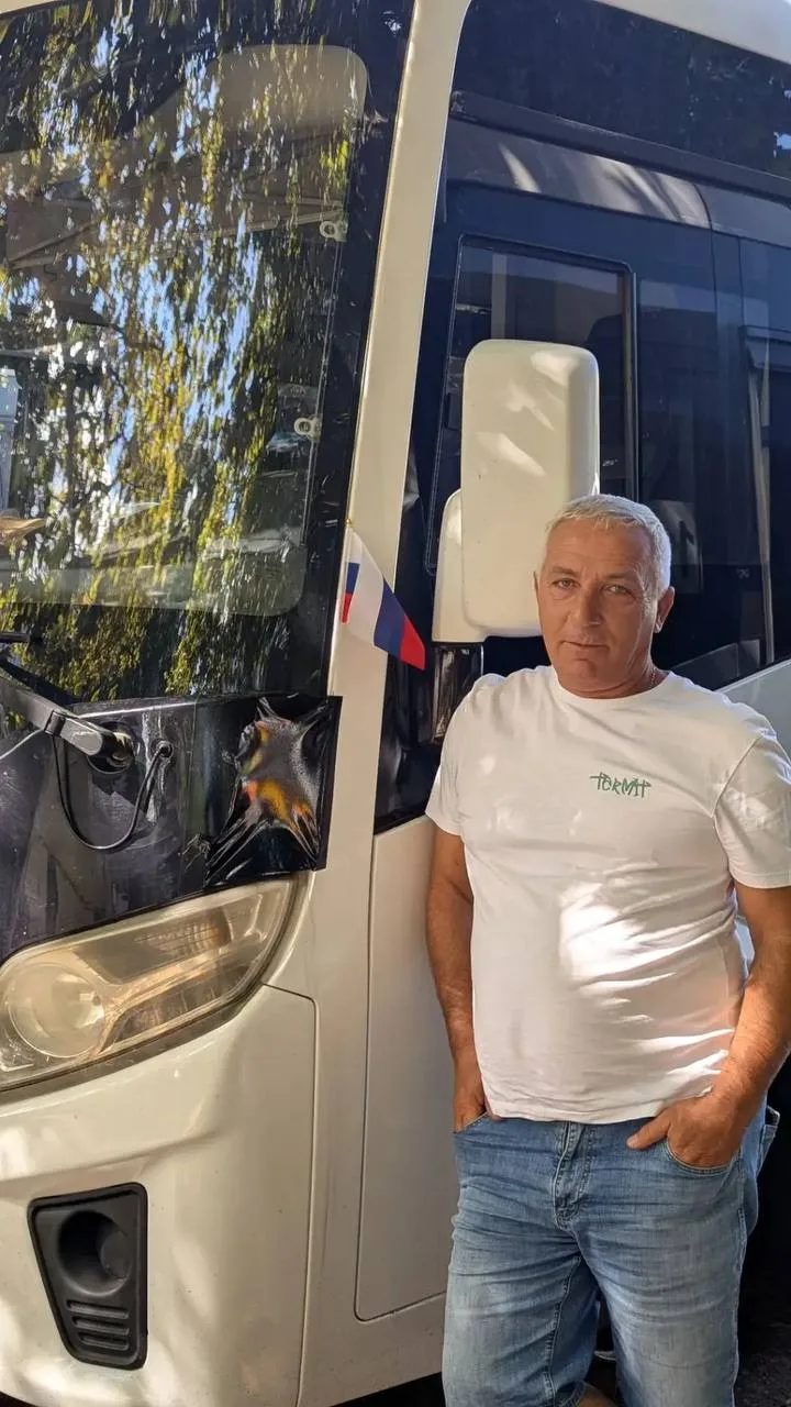 Автобусы в Анапе украсили к Дню Государственного флага России. В честь праздника трансп...