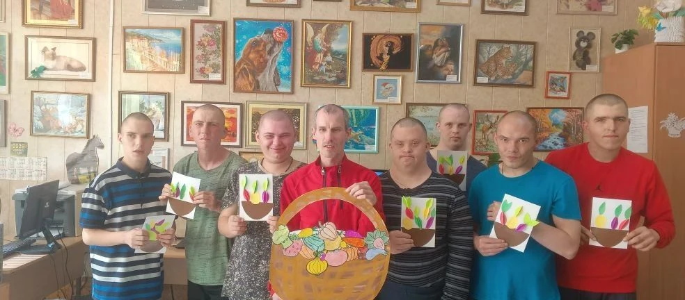 Наступила пора сбора урожая. Наши ребята принимают участие в изготовлении тематических ...