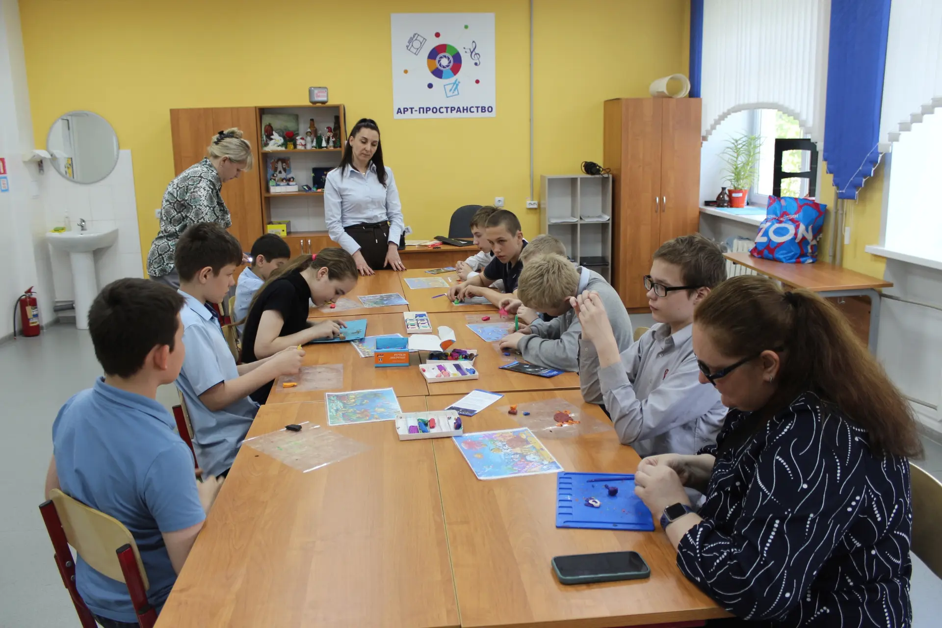 15.05 в нашей мультстудии прошел мастер -класс по созданию пластилиновой анимации. Ребята учились со