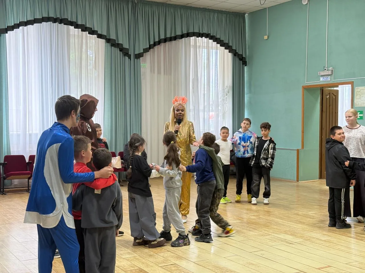 🎪 В Доме Культуры гп. Игрим состоялась яркая игровая программа.

 Почетными гостями праздника стали