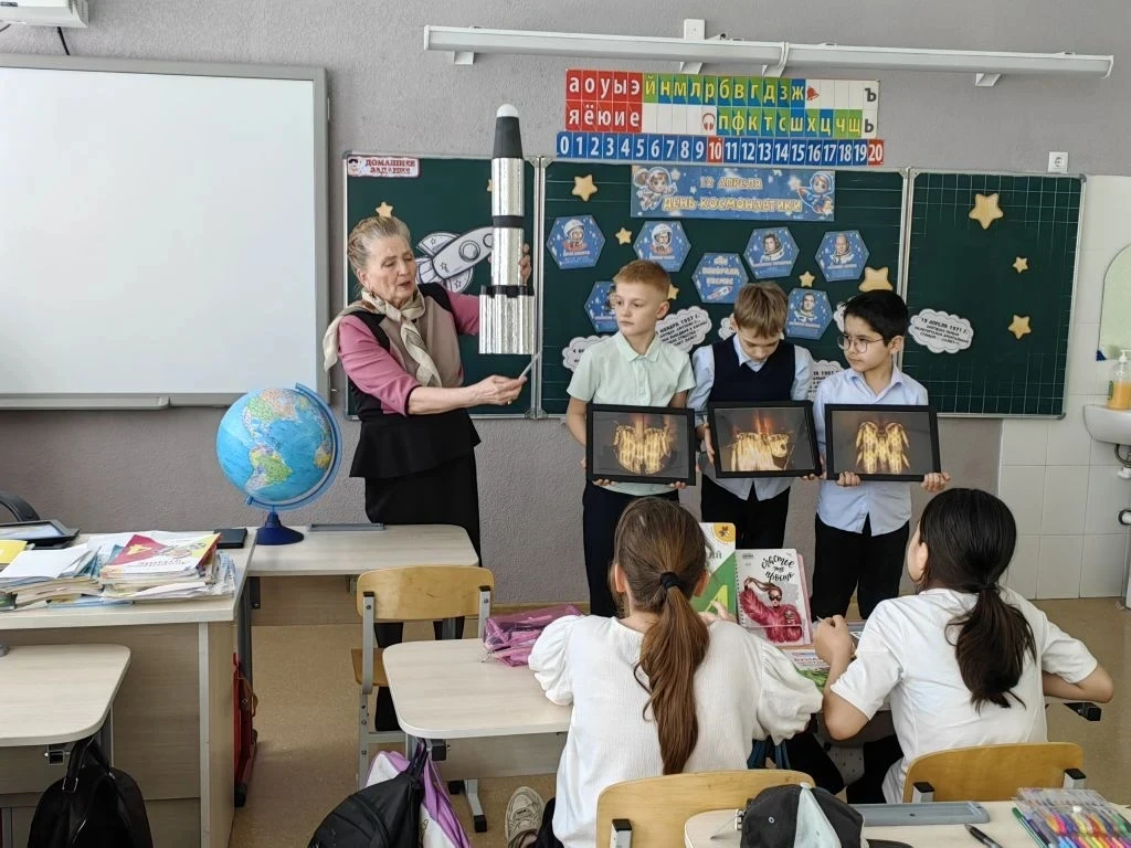 В этом году мы отмечаем  65 лет с момента, когда человечество сделало свой первый шаг в космос. Это 