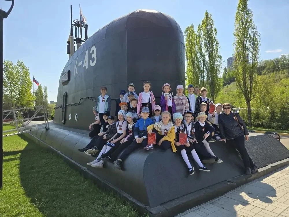 Недавно мы, ученики 1-Б класса, побывали на экскурсии в парке Победы. Нам рассказали о том, как Нижн