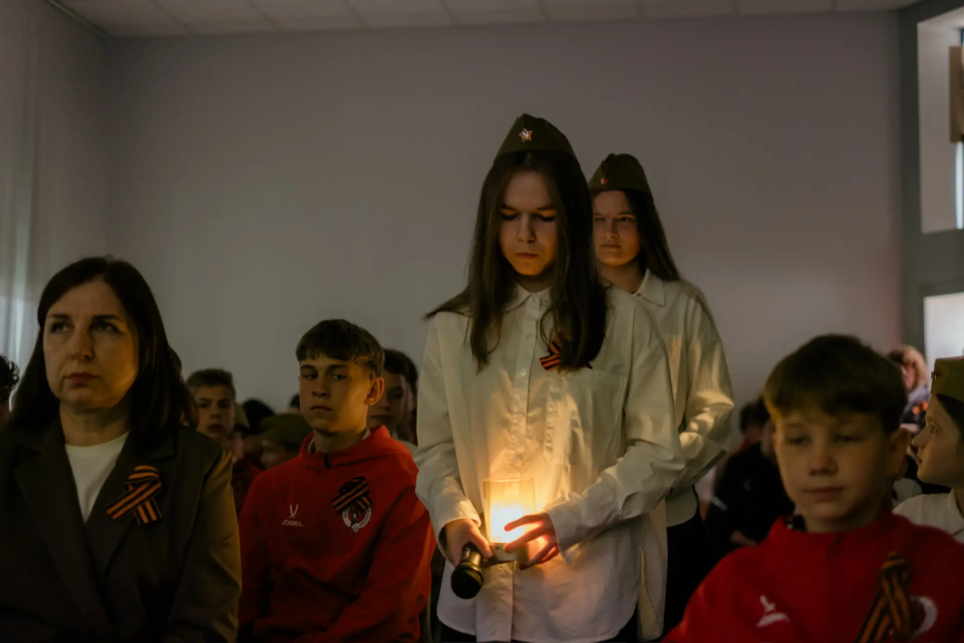 Есть моменты, когда даже на футбольном поле становится тихо.