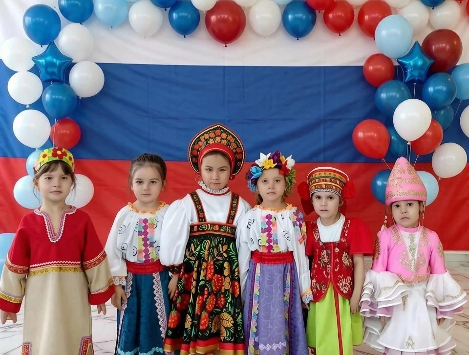 🎉 Хоровод дружбы — хоровод сердец!

В рамках празднования Дня России в нашем МДОБУ д/с "Светлячок" 
