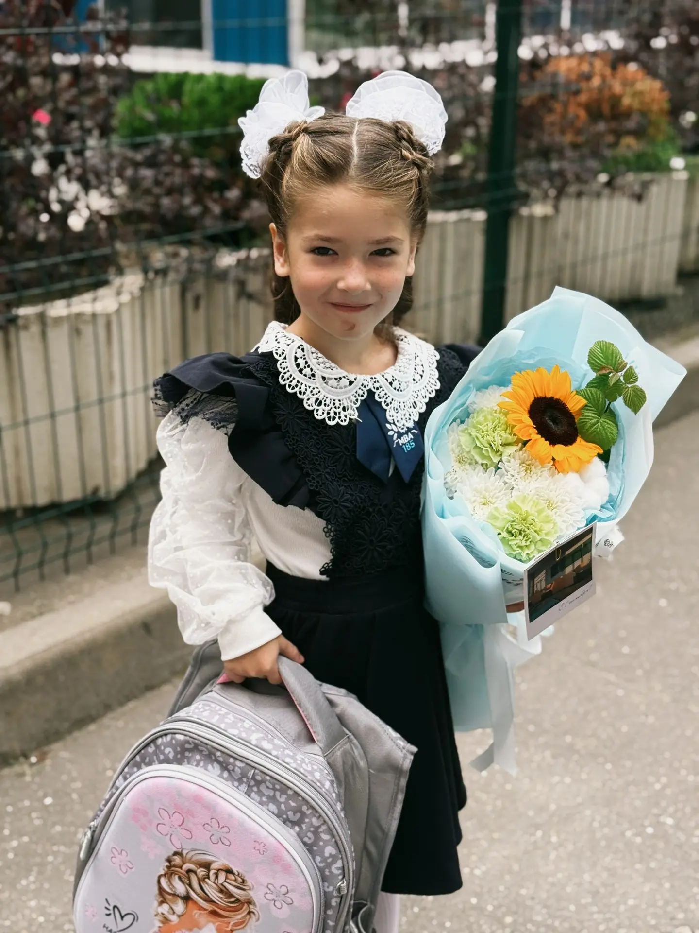 Как быстро 😭💔🔔 Сегодня ты пошла в первый класс! Смотрела на тебя, и вся жизнь перед ...