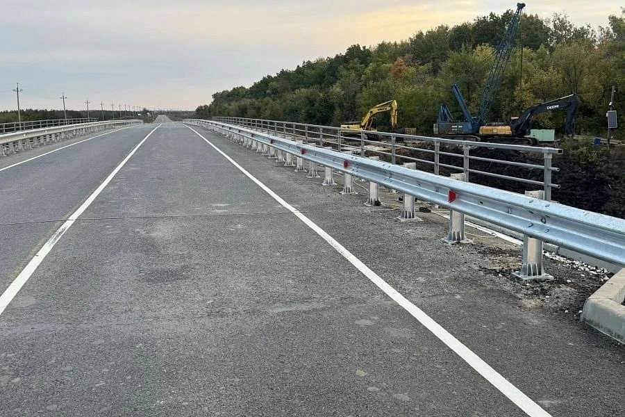 🌉 В Еланском районе открыли обновлённый мост через реку Березовка!