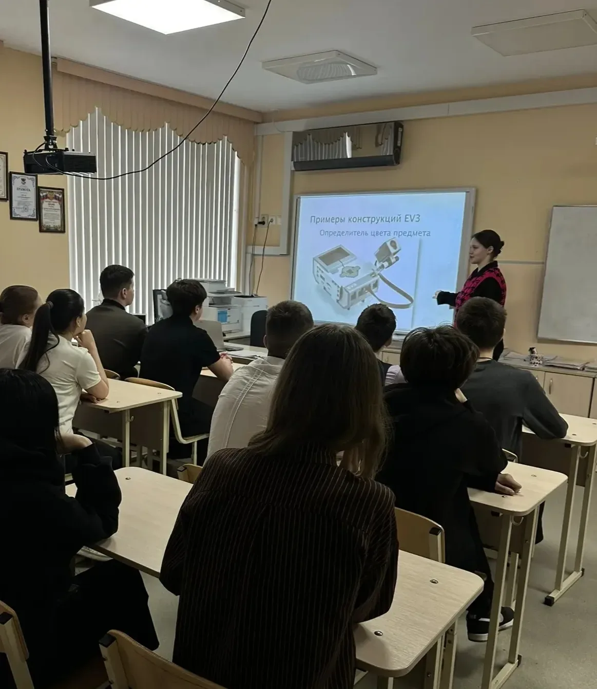🤖 Роботы среди нас: как устроено будущее?  18 марта в рамках Недели высоких технологий и технопредпр
