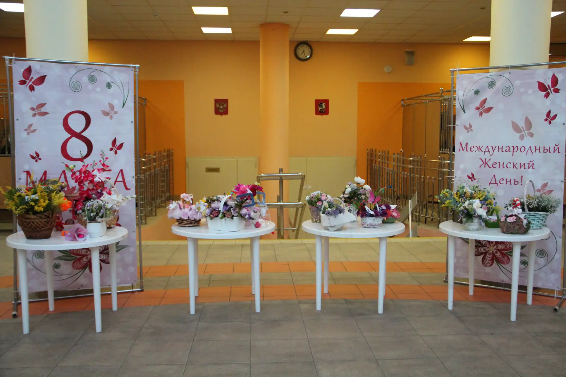 🌸🌷 Весенняя сказка на первом этаже🌷🌸  🌐 В "шаре" расцвели невероятные букеты и экибаны, которые сдел
