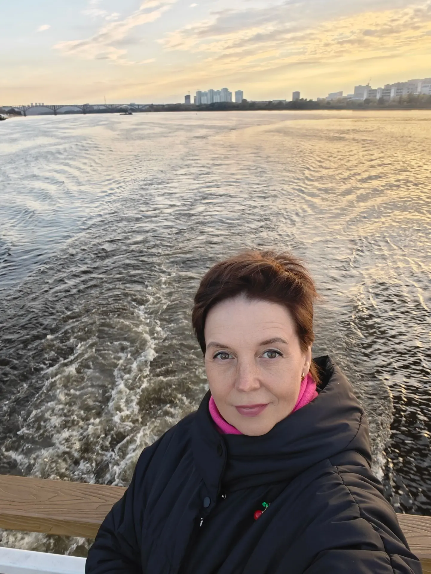 Волга впадает в Каспийское море. Это крупнейшая в мире река внутреннего стока, то есть ...