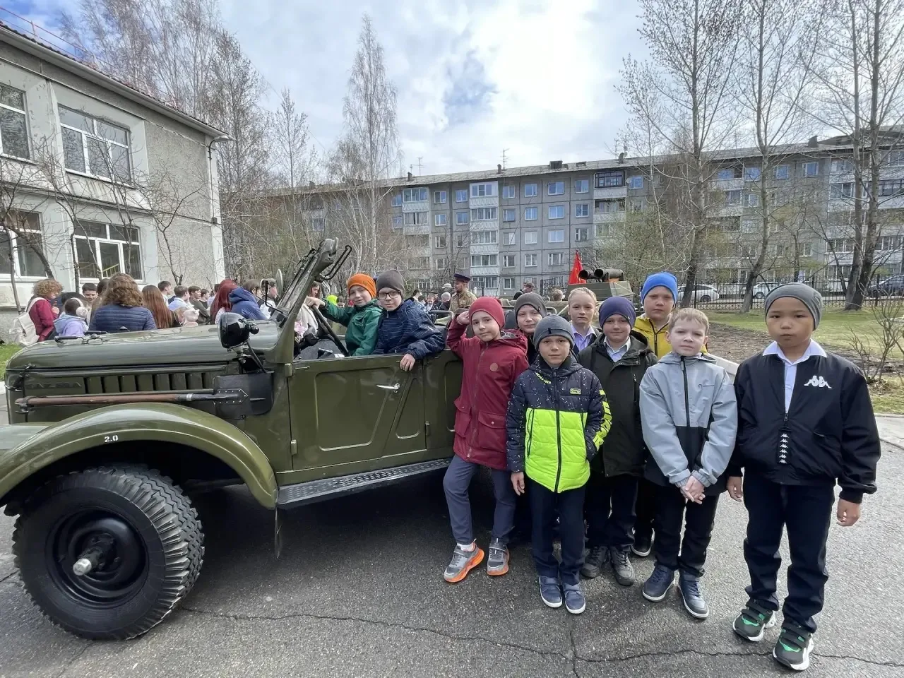 Музей под открытым небом!  Сегодня в нашей школе прошло по-настоящему грандиозное событие — выставка