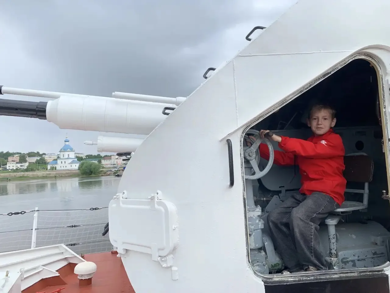🌊 Вчера, 26 мая ученики 6Г, 5Г, 5В и 5Д класса совершили настоящее маленькое приключение — побывали 