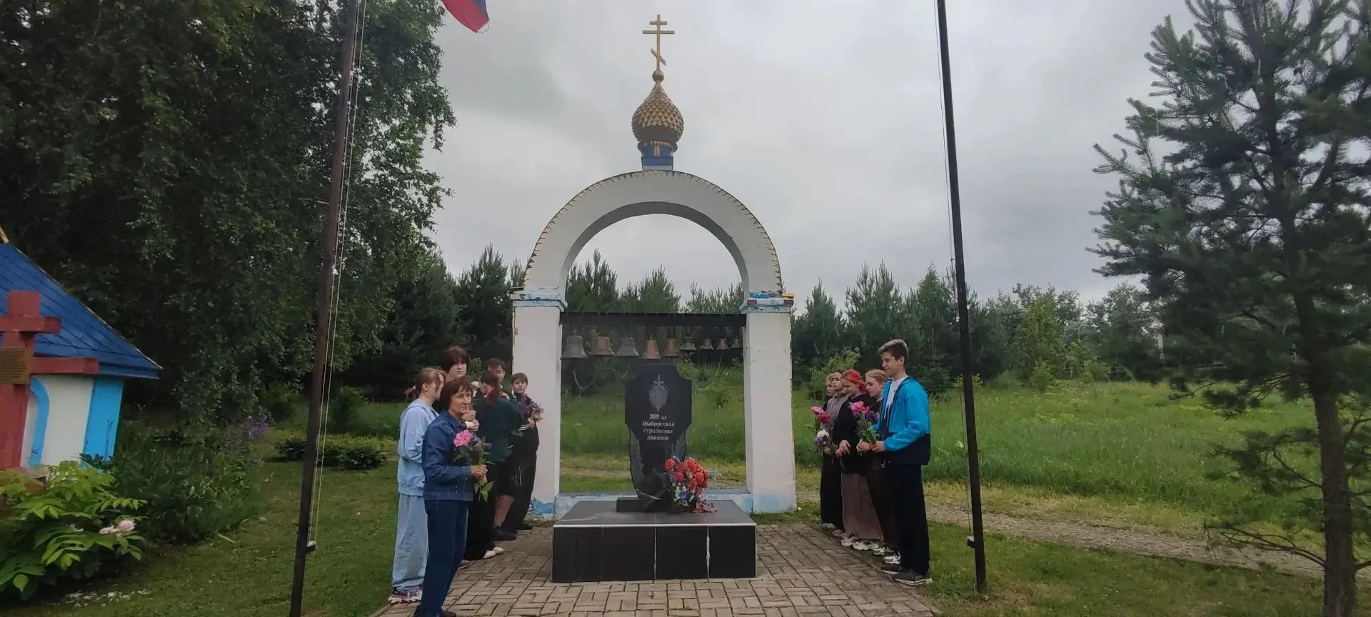 Сегодня, 18 июня 2026г, в рамках Всероссийской Акции "Зажги Свечу Памяти" члены школьного клуба " Па