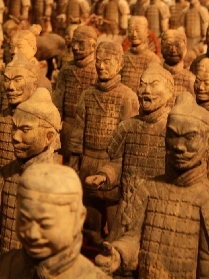 🗿Терракотовая армия в Китае — это более 8000 статуй воинов, лошадей и колесниц в натур...