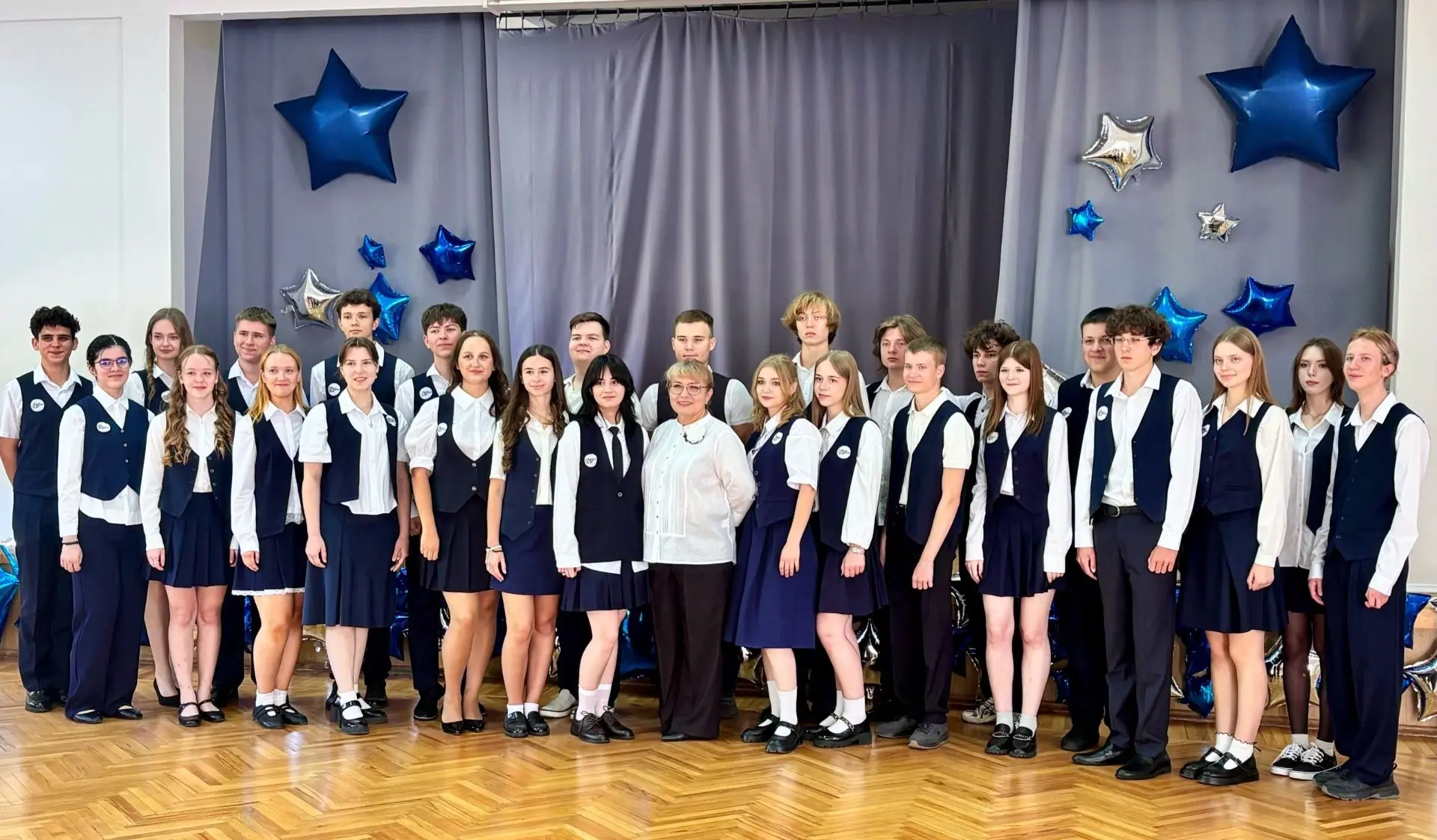 Сегодня стены гимназии наполнились улыбками, цветами и радостным волнением — в МБОУ "Ги...