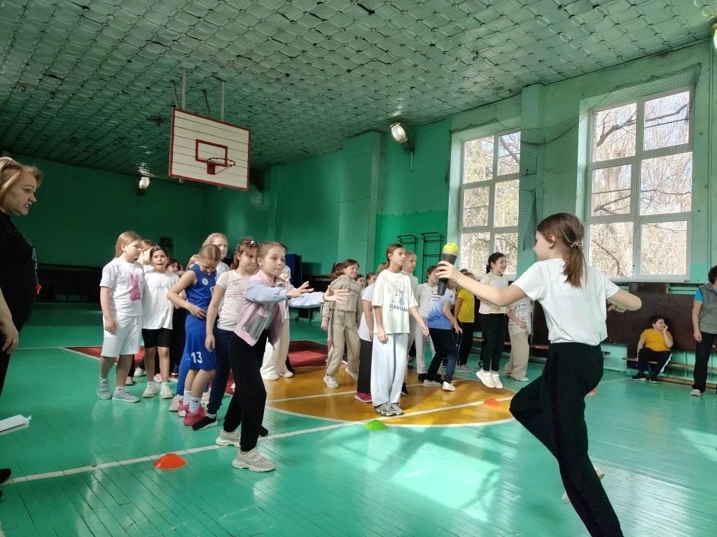 "А ну-ка, девочки"  В преддверии празднования Международного женского дня, спортивные соревнования "