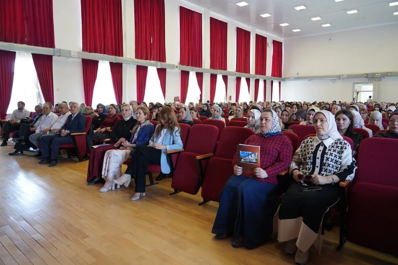 📚В Хасавюрте состоялся  семинар-совещание по вопросам подготовки к выпускным экзаменам  В актовом за