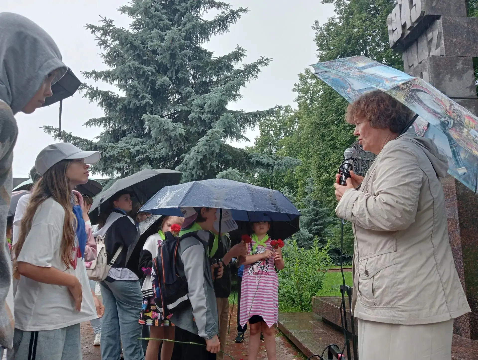 Сегодня воспитанники городского школьного лагеря МОУ-лицея  им. Д. И. Менделеева побывали на экскурс