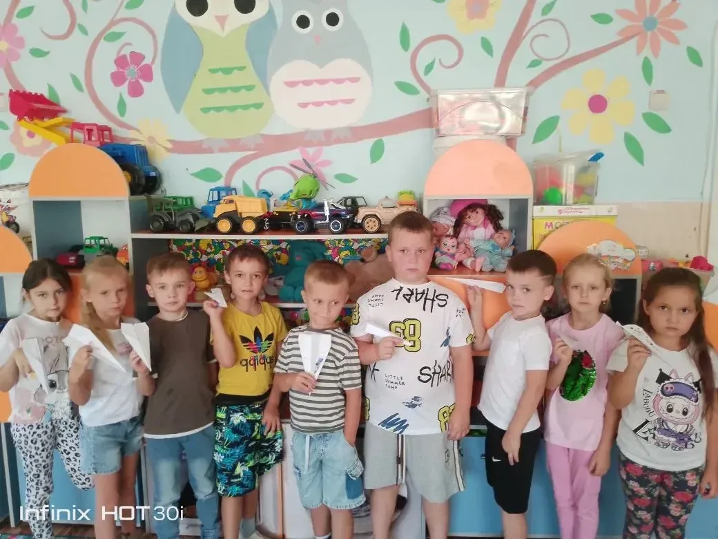 ✈️ Оригами-самолёт: взлет фантазии в старшей группе «Солнышко».