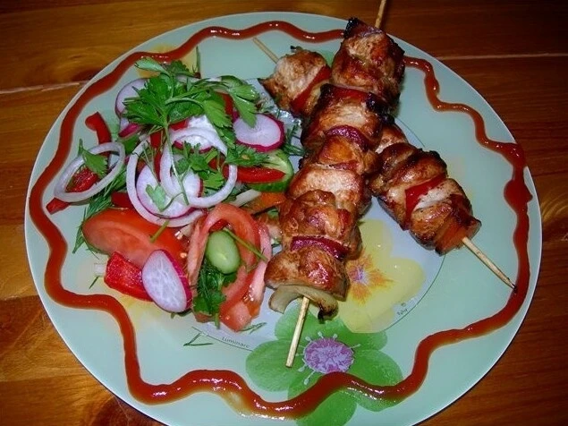 Kуриный шашлык с уксусом и луĸом