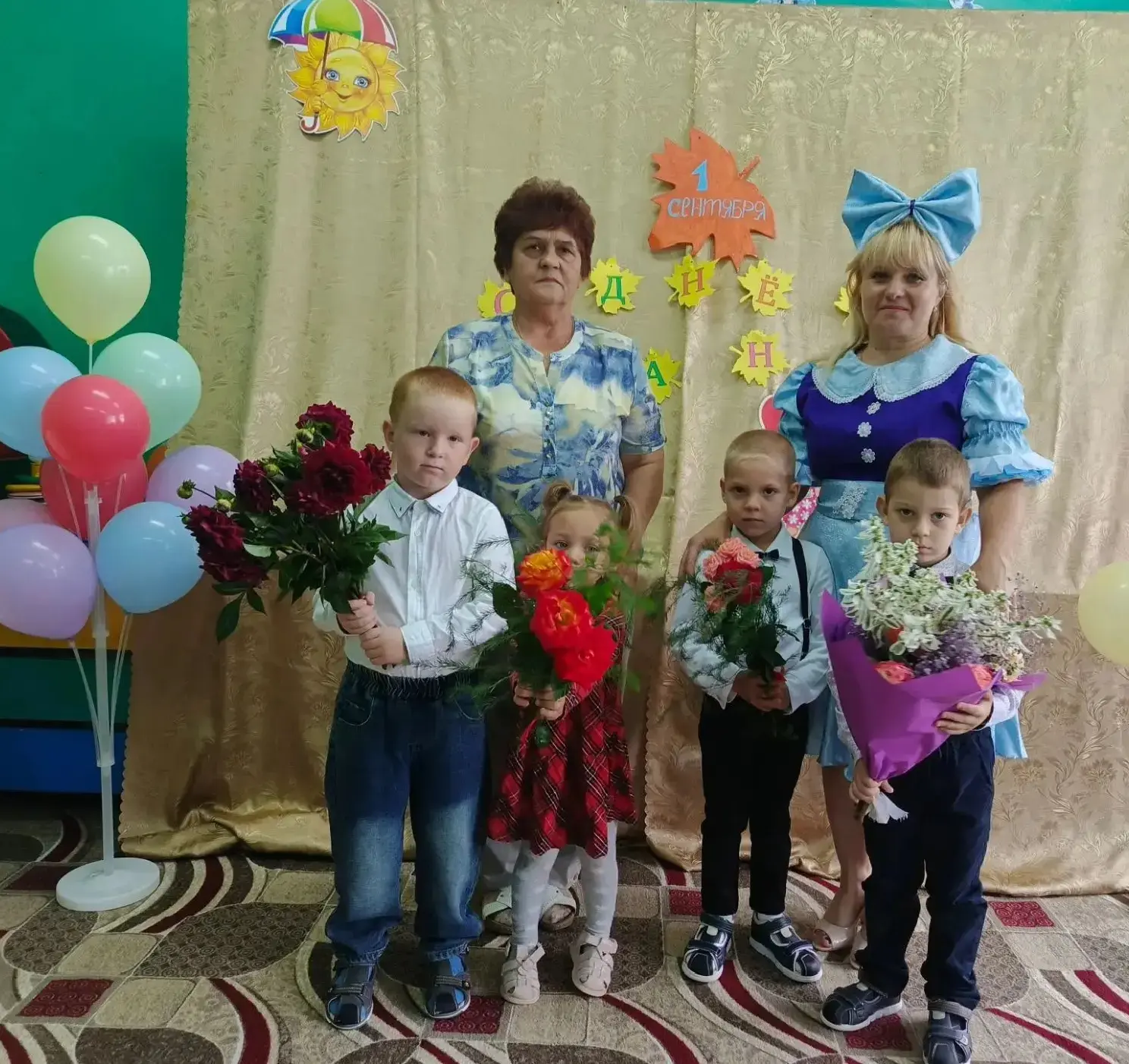 День знаний в детском саду, возможно, не такой торжественный и волнительный, как в школ...