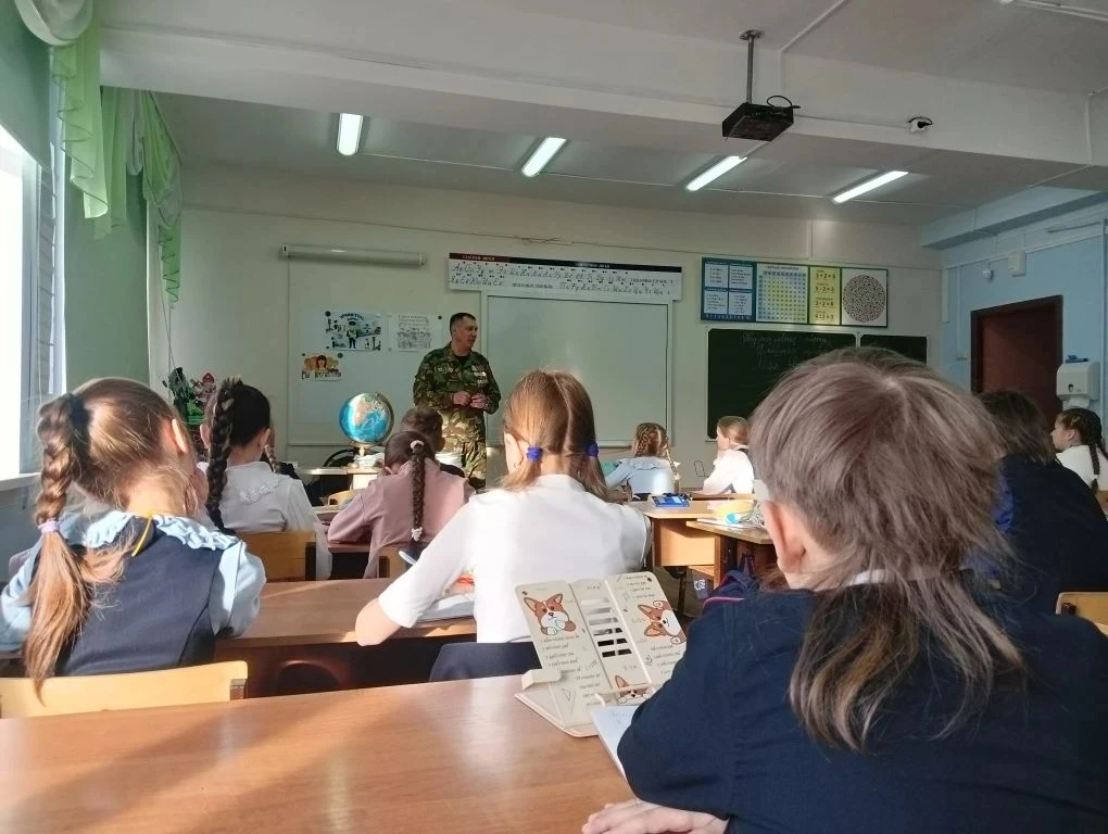 Диалог с героем в 3 "Б" классе  23 марта ученики 3 "Б" класса нашего лицея (классный  руководитель  
