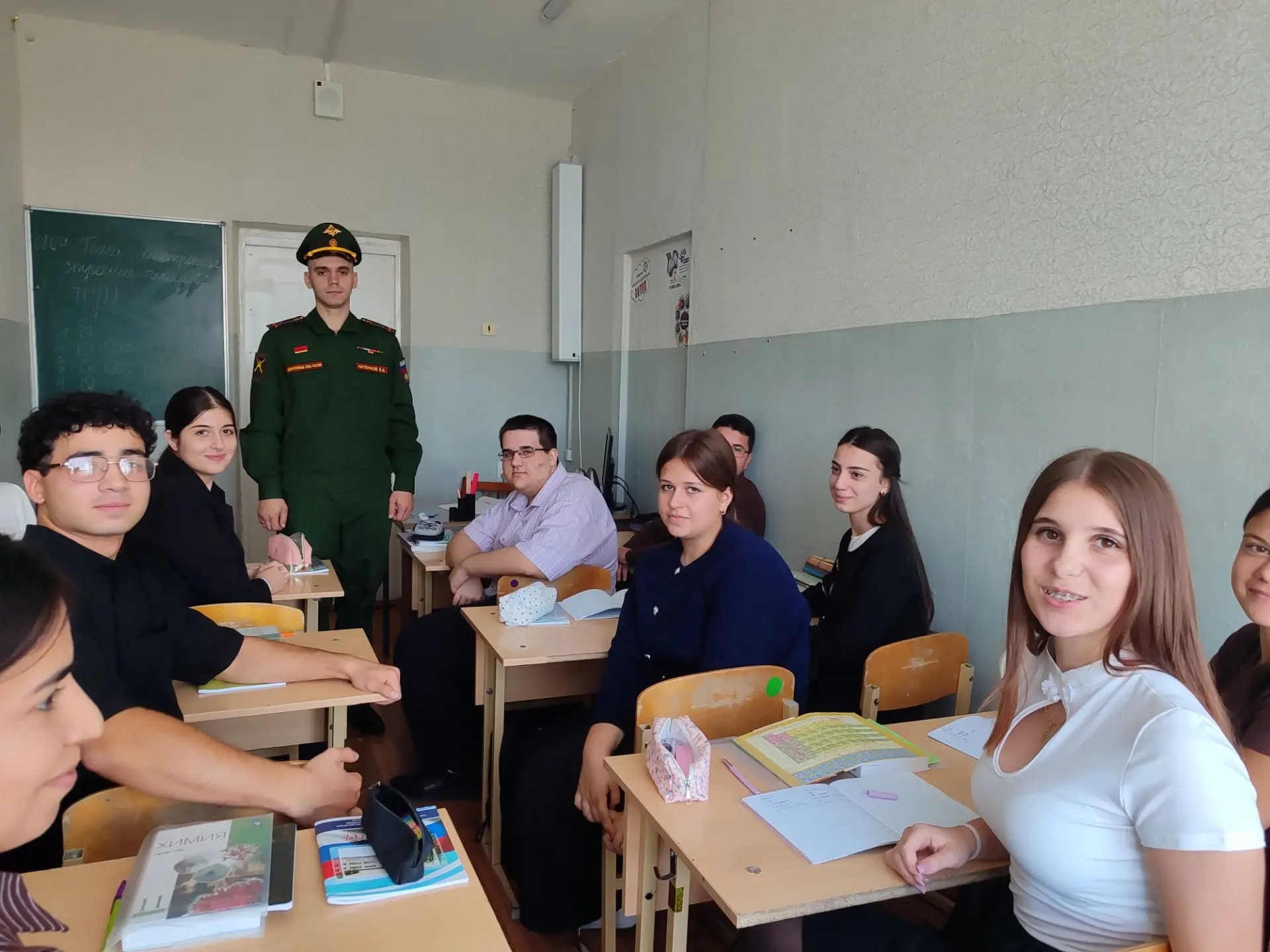 Встреча с выпускником — участником СВО в МБОУ СОШ №3 сл. Большая Орловка