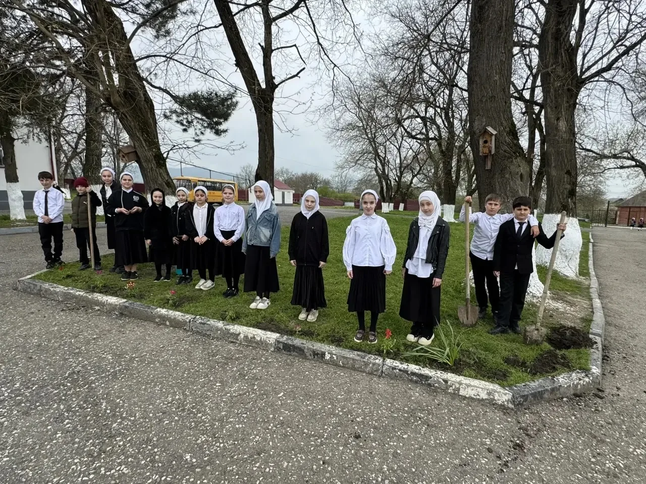 🌼 Весна — время преображений!  В МБОУ «Гой‑Чунская СОШ им. А. С. Алаудинова» прошла добрая акция «По