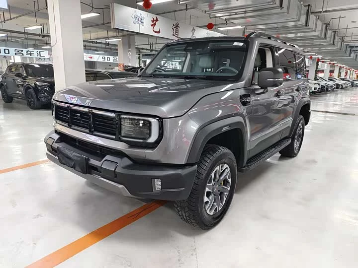 🚨🇨🇳Сегодня рассмотрим BAIC BJ40 2го поколения под ком. утильсбор! 🤝

Новая «сороковка» спроектир