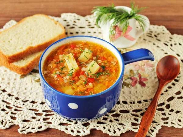🥣 Суп с гречкой и картошкой.  Ингредикнты:   • Гречка – 100 г  • Картофель – 1-2 шт.  • Морковь – 1 