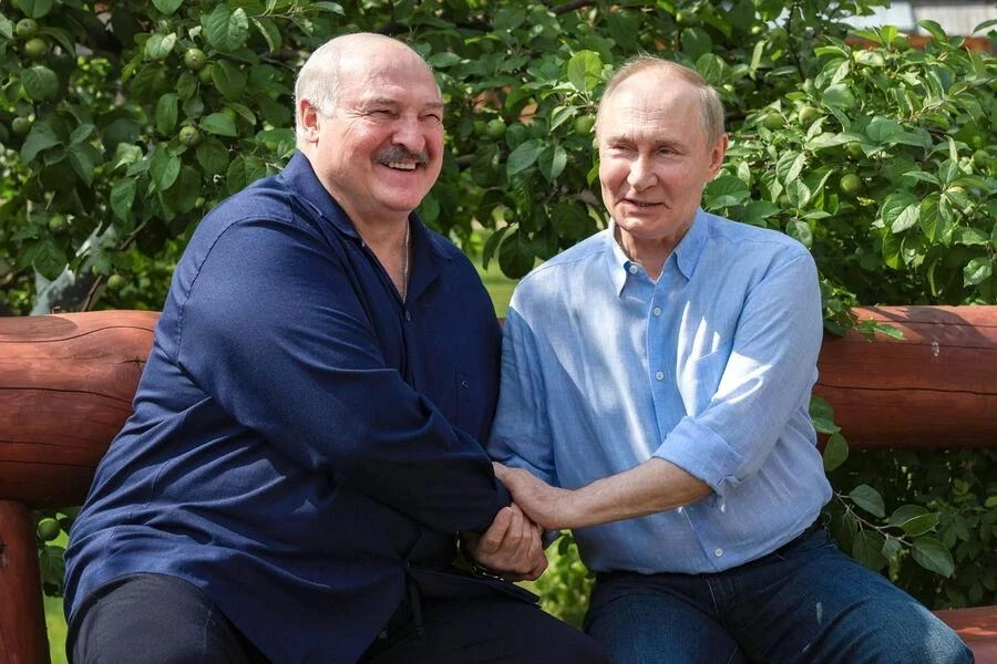 Лукашенко поздравил Путина с днём рождения. Российскому лидеру сегодня исполнилось 74 г...