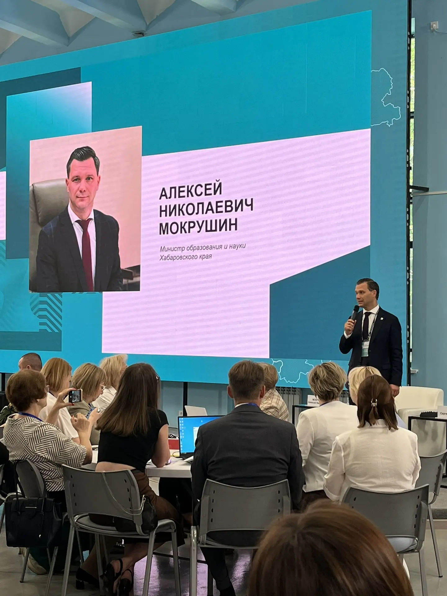 Как мы строили стратегию образования края 

В Хабаровском институте развития образования было жарко!