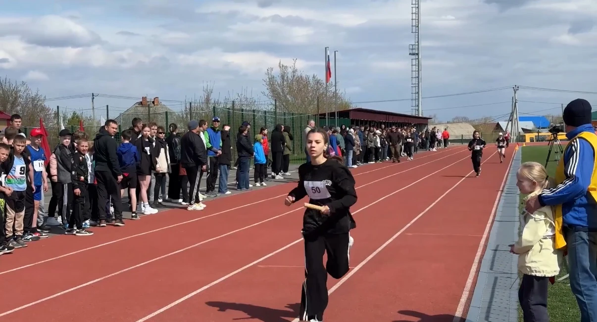ВСТРЕЧАЕМ ПЕРВОМАЙ СПОРТИВНО! 🏃‍♂️   Уже завтра, 1 мая на стадионе «Колос» состоится Легкоатлетическ