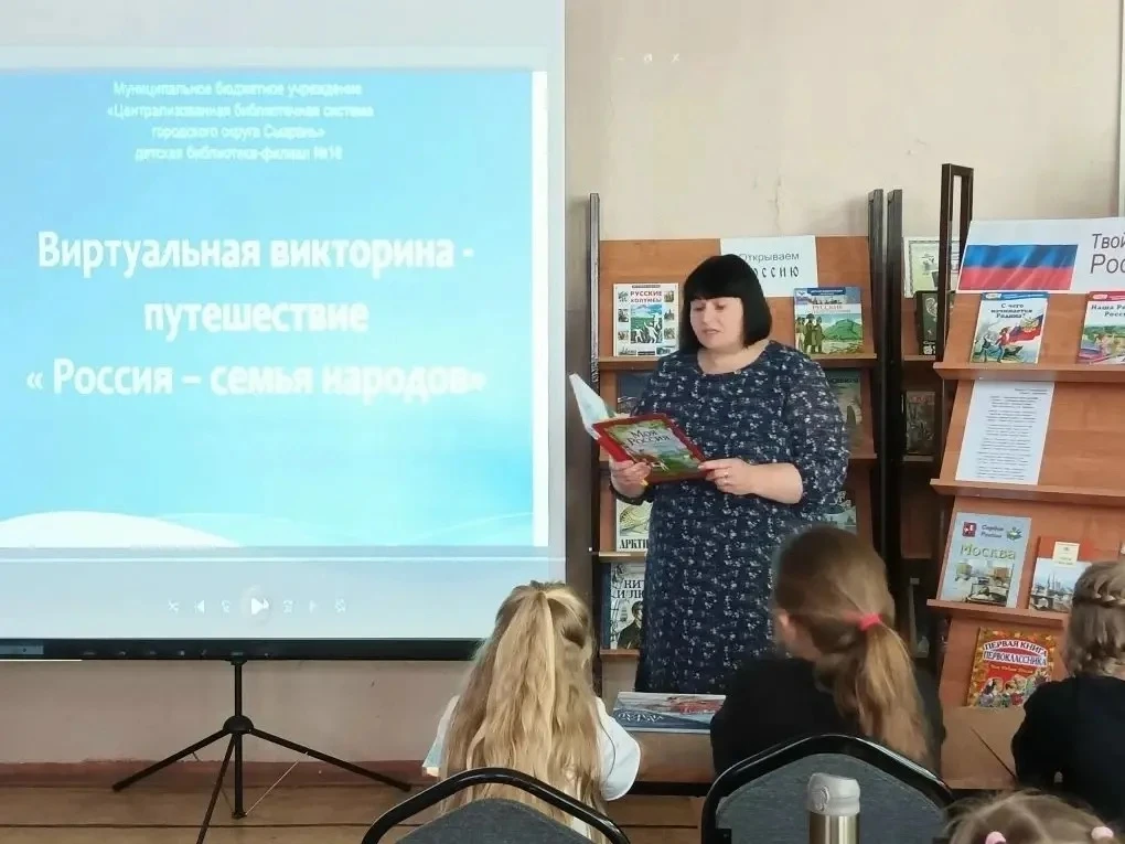 🇷🇺К празднику  Дня  России воспитанники оздоровительного лагеря посетили детскую библиотеку им. Н.