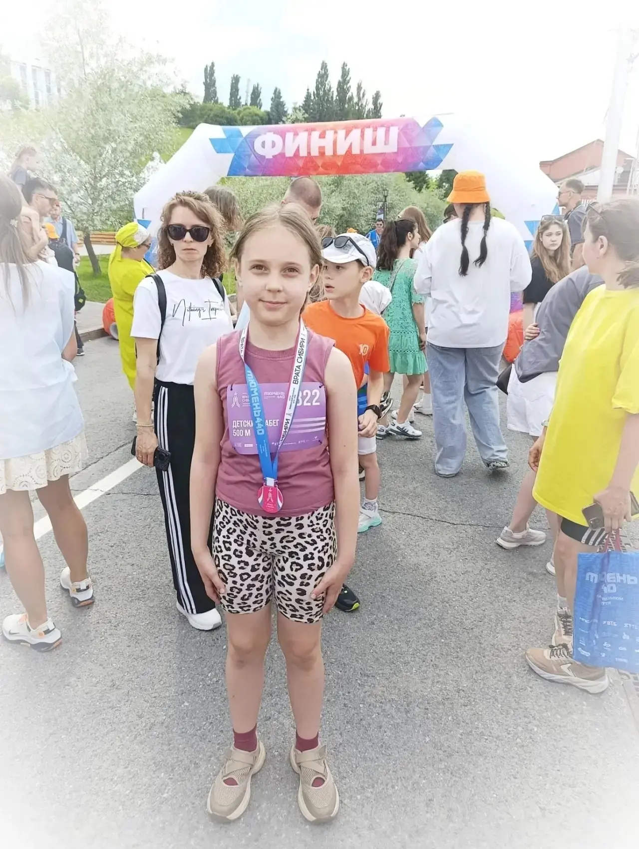 Юная бегунья с ОВЗ впервые вышла на старт обычного детского забега