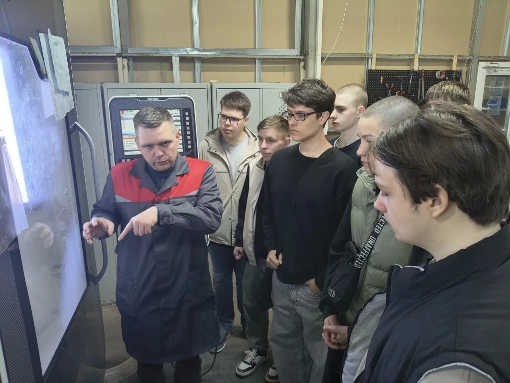 ЗАНЯТИЕ НА ПРЕДПРИЯТИИ ООО «НПП «АЛЕКСАНДР» 2 апреля 2026 года преподаватель Дятьковского филиала ГА