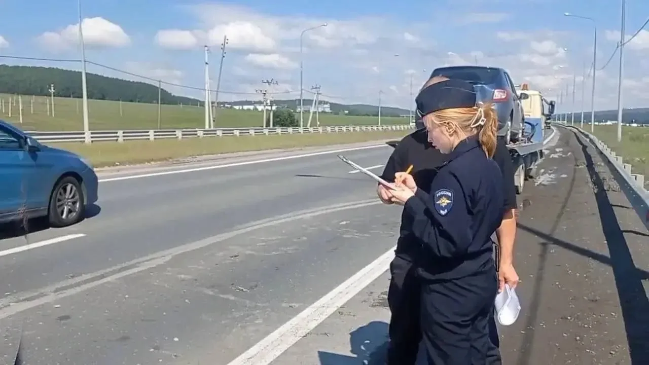 В Сысертском районе произошло смертельное ДТП: водитель «Рено Сандеро» сбила велосипедиста.

Авария 
