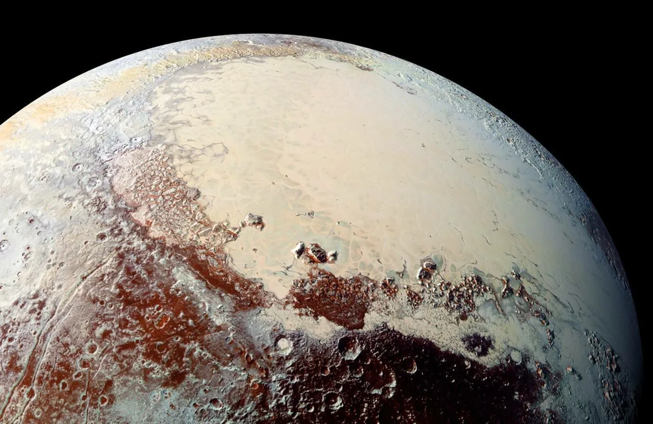 🛰️ Лучшие изображения Плутона, переданные на Землю станцией «Новые горизонты» во время ее пролета ми